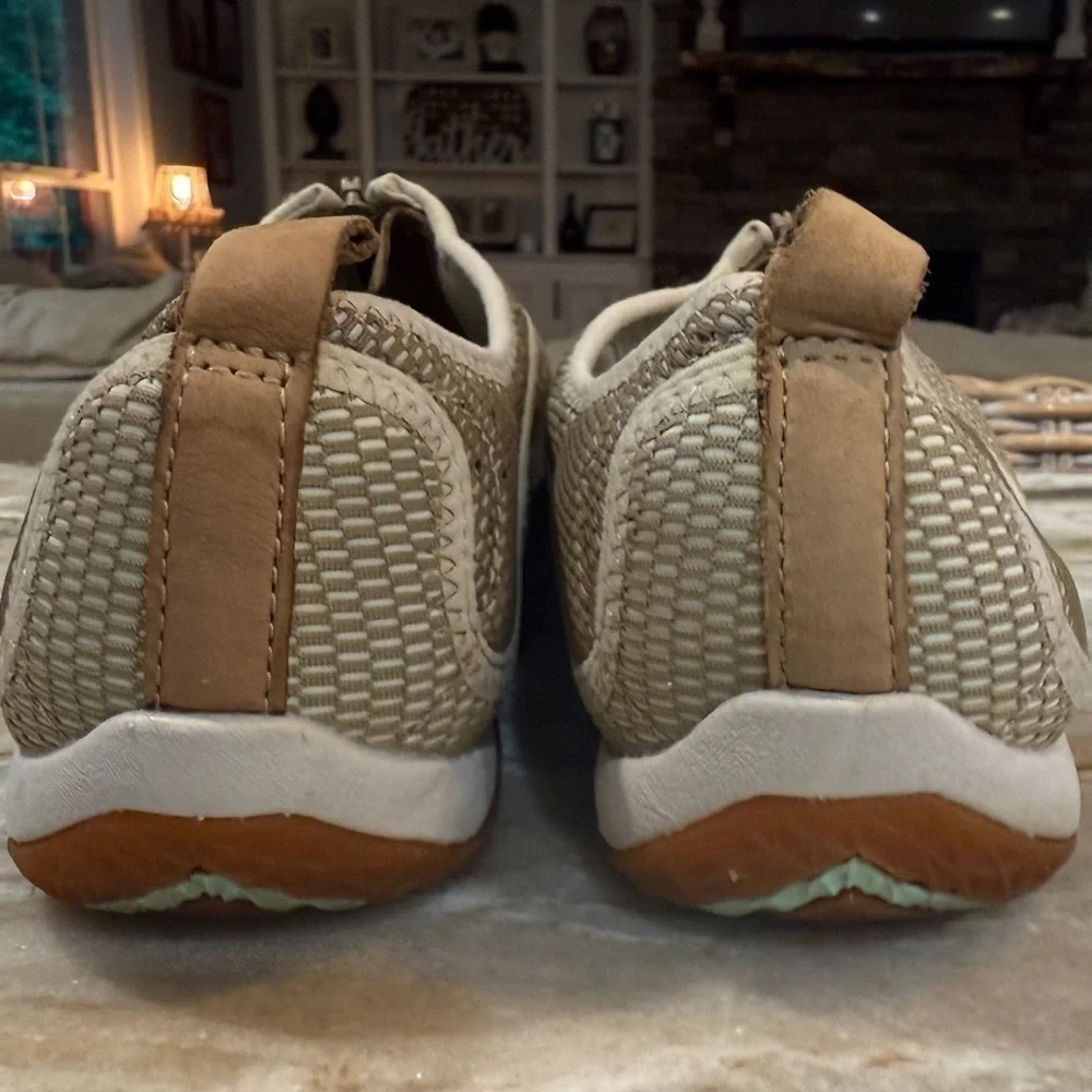 Women’s MERRELL Lorelei Zip Up deep tan sneakers- Size 9.5